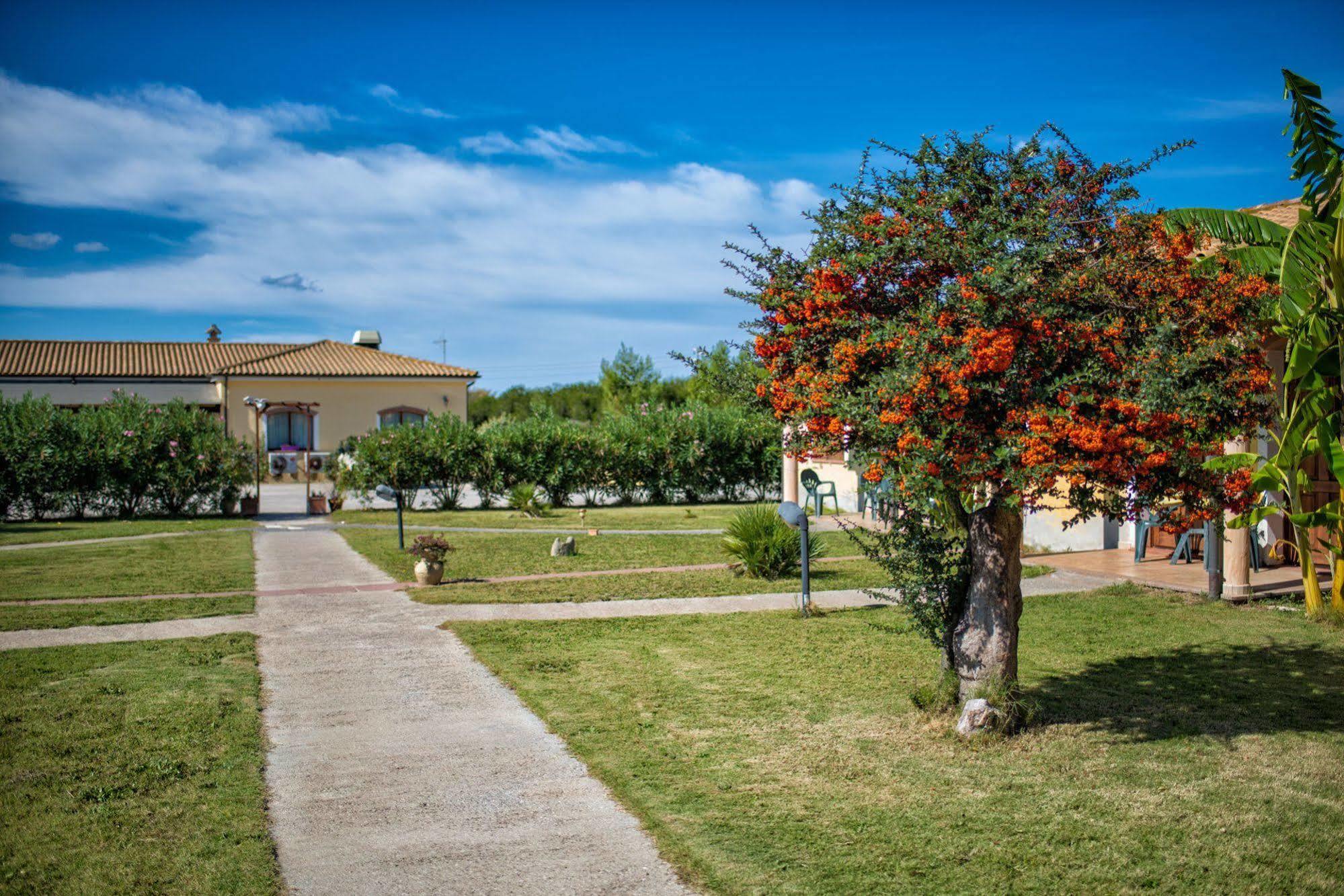 Hotel Perda Rubia San Giovanni Suergiu Ngoại thất bức ảnh